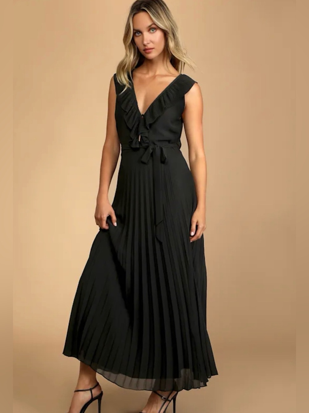 Lulu’s ‘Loved By You” Sleeveless V-Neck Pleated Maxi Dress in Black